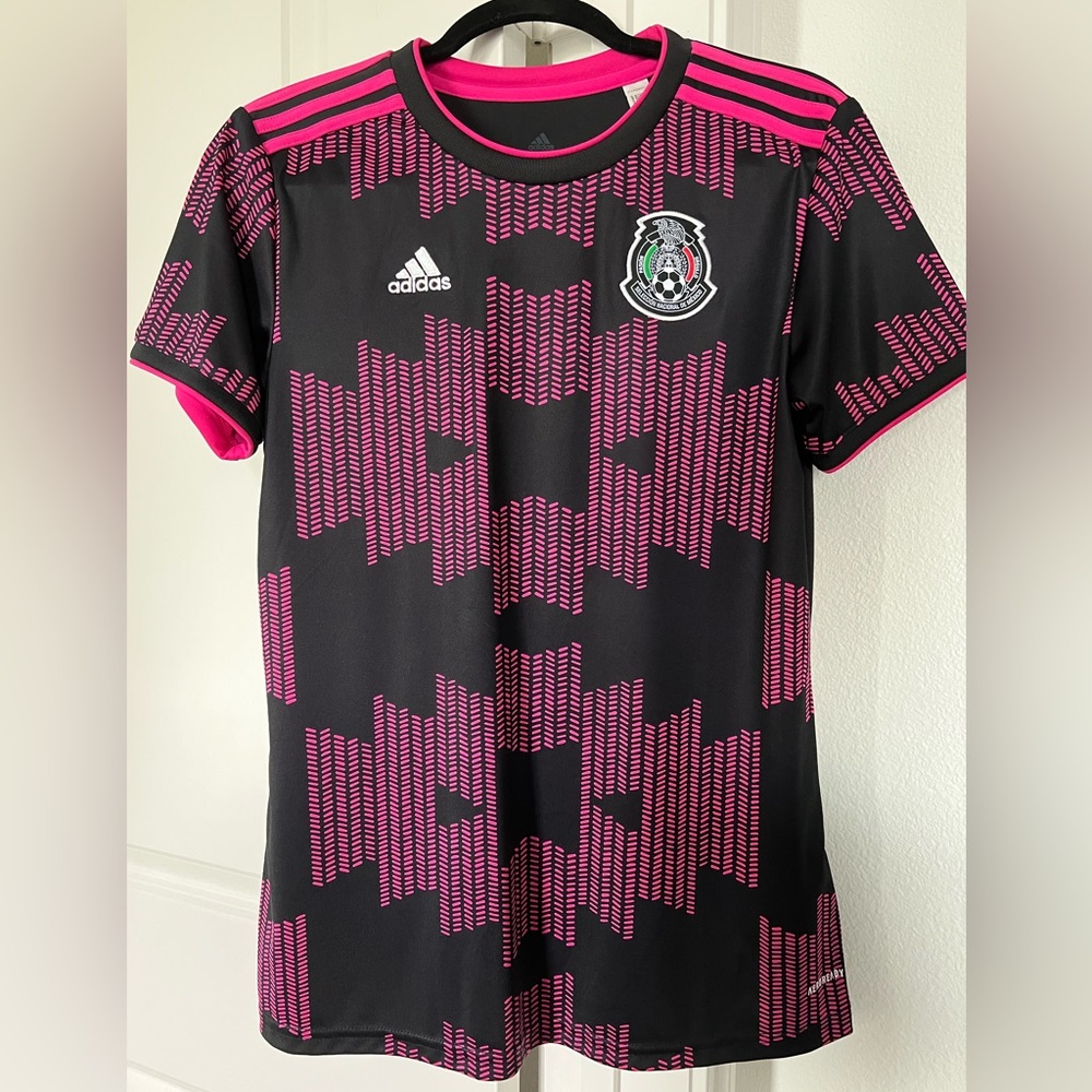 Women’s Size M Mexico Jersey
